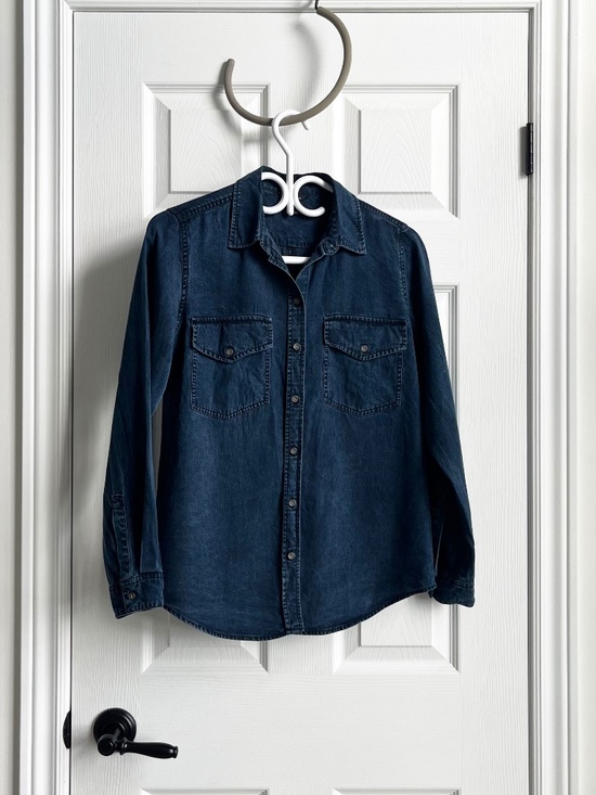 Aritzia Tops - LIKE NEW / EUC: Club Monaco Chambray (Denim-Look) Blue Button-Up Shirt.